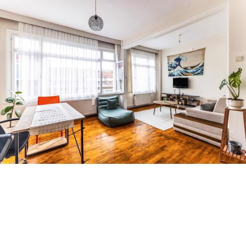 Furnished and Spacious Flat in Central Kadikoy