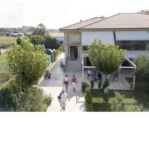 Gaia Studios & Apartments