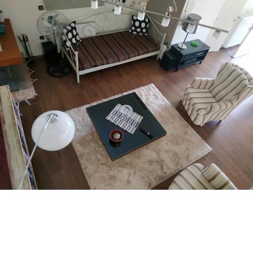 Garden- level maisonette,10 minutes from the airport