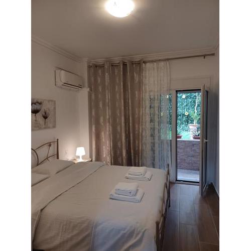 Garden flat in the centre of Kallithea