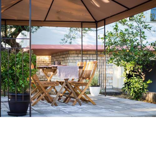 Garden House with olive trees only 150 meters from the beach