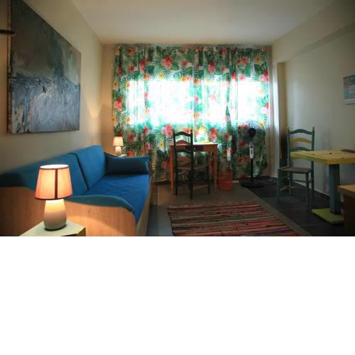 Garden studio apartment
