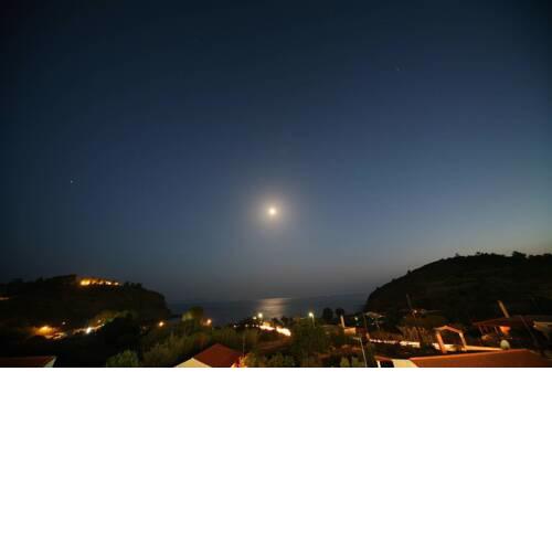 Garden studio with jacuzzi & bbq,100m to the beach