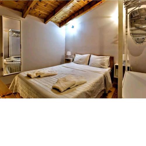 Gardenia Rustic Rooms #2