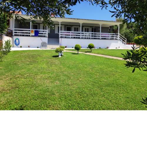 Garlis Apartments