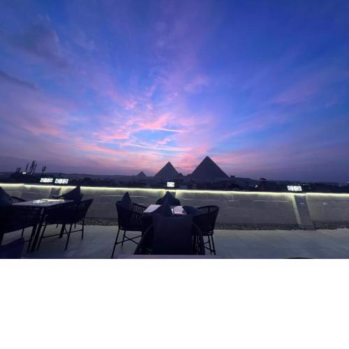 Gate pyramids Hotel