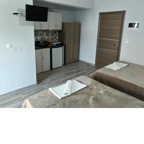 Gatos Village Studios & Apartments