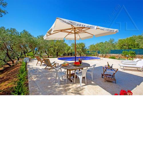 GD Case Vacanza - Incantevole Villa con Piscina e Parco Privato -
