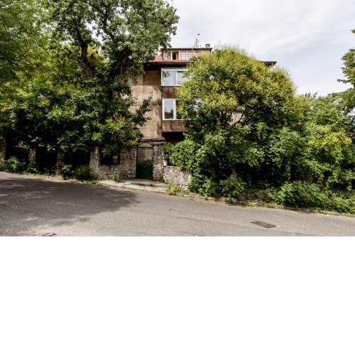 Gellert Studio, green spot, near the city centre