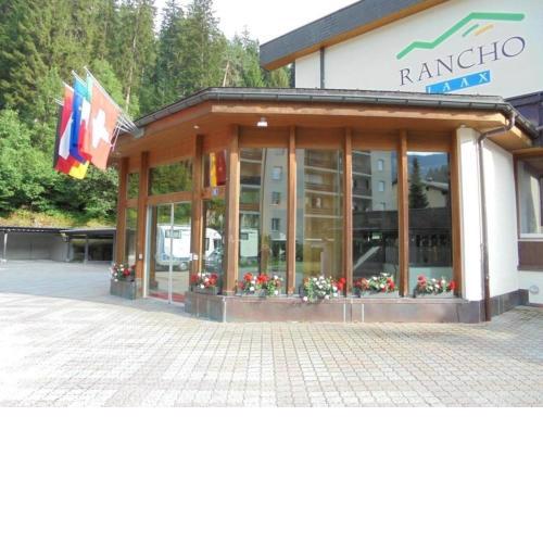 Gemütliche 2-Zimmer Ferienwohnung in Laax nähe Bergbahnen, bis 6 Personen - Schwimmbad, Sauna