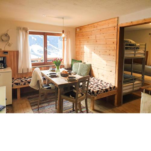 Gemütliche Ferienwohnung mit Kachelofen in Tiroler Bergwelt