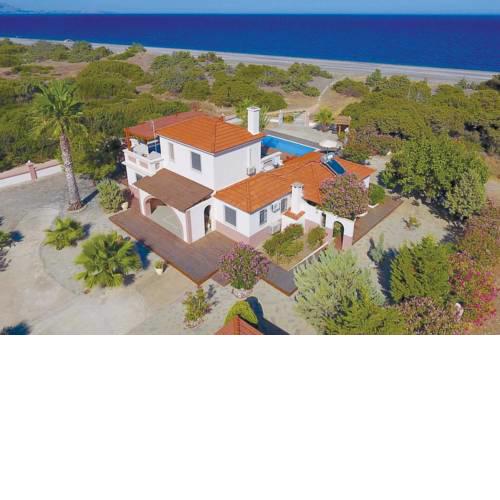 Gennadi Villa Sleeps 8 Air Con WiFi