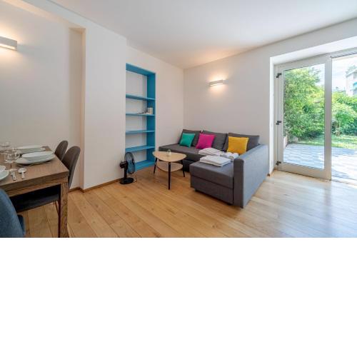 Genoa Quarto dei Mille Roomy Flat