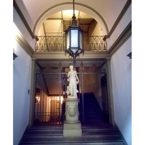 Ghibellina. Grande appartamento nel cuore di Firenze