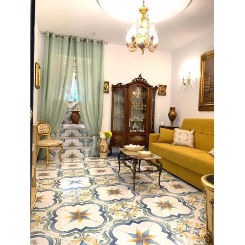 Giallo Napoletano Home