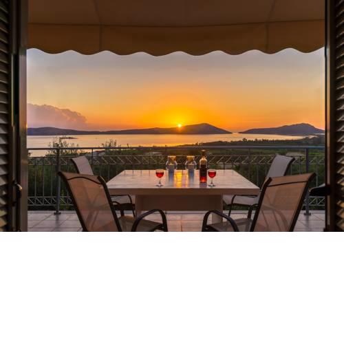 Gialova Villa Sleeps 4 Pool Air Con WiFi