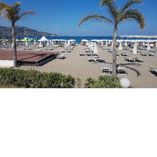 GIARDINI NAXOS A 500mt DAL MARE