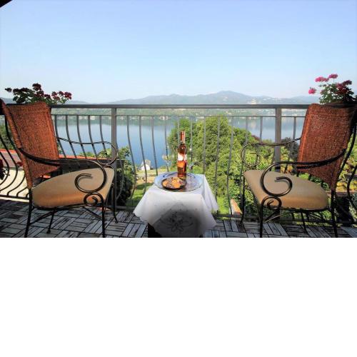 Giglio flat with wonderful lake view and Jacuzzi