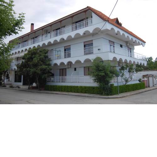 GIORGOS APARTMENTS SQUARE