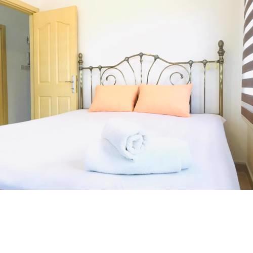 Girne de Denize sıfır Luxury 3 Odalı Apartment Emarald Bay