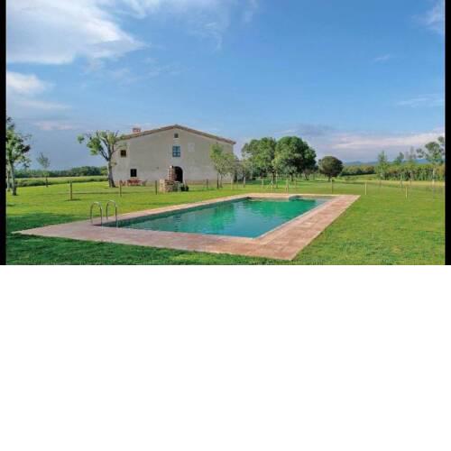Girona Villa Sleeps 8 with Pool
