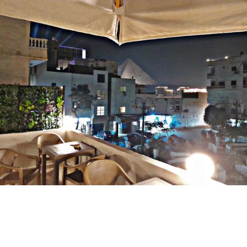 Giza pyramids Knight Inn