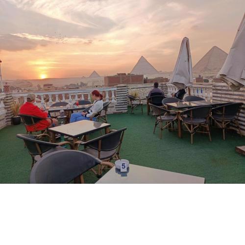 Giza pyramids Star Inn