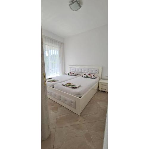 Gjiri i Lalzit Lura 3 Apartment Toni