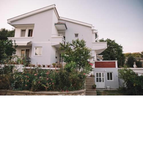 Gjoni Apartments