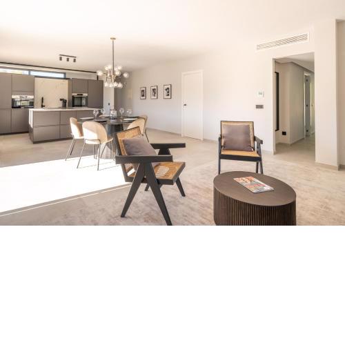 Glamorous 3BR Penthouse Mins to Puerto Banús w/Terrace