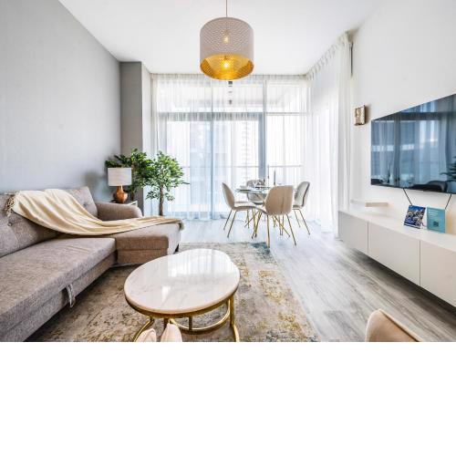 Glamorous Apt With Balcony Facing Burj Khalifa