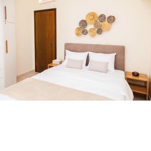 Glamour Rooftop Apt Close To Athens (Sleeps 4)!