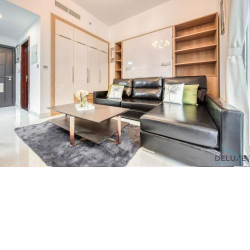 Glamz - Studio Near Dubai Marina Next to Metro with Swimming Pool