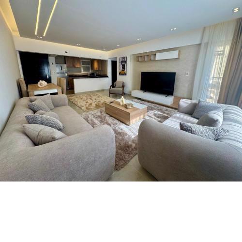 Glorious 2 BDR Apartment In Rehab City