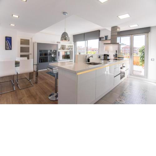 Glorious sunny penthouse with pool near the beach