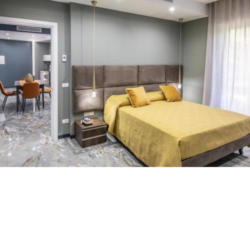 Gold Luxury Flat x4