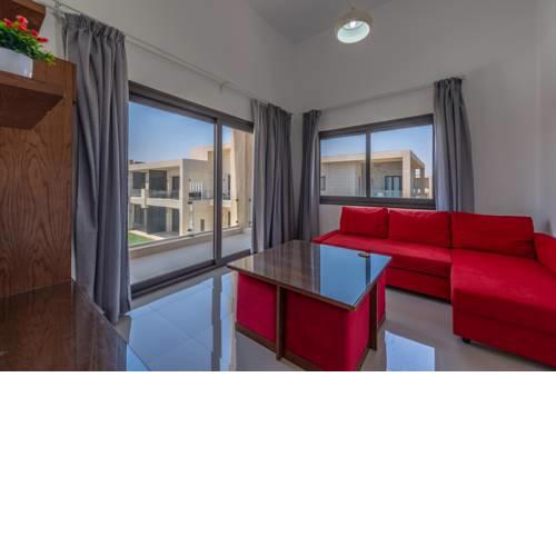 Golden Apartments: Pool view 1-bedroom-apartment in GCribs