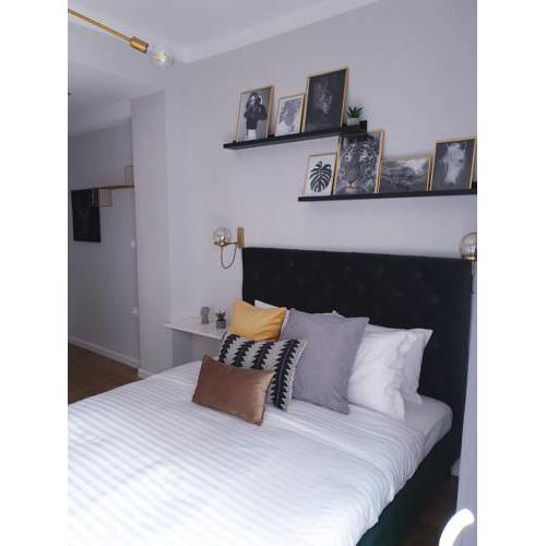 Golden chic apartment close to many Sights