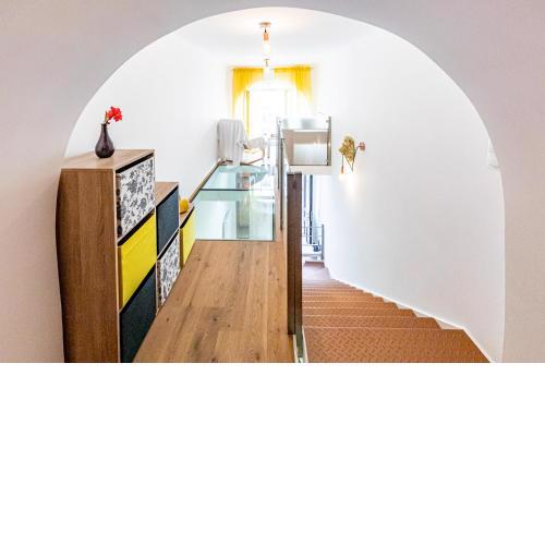 GOLDEN LION APARTMENT by JR City Apartments