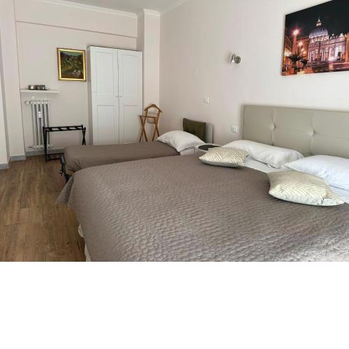 GOLDEN ROOMS Cipro