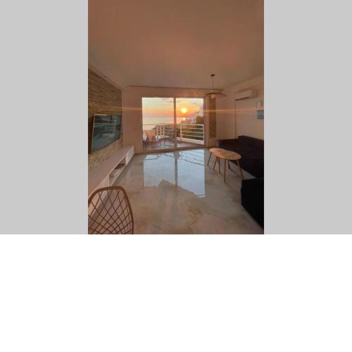 Golden Seaview Apartment
