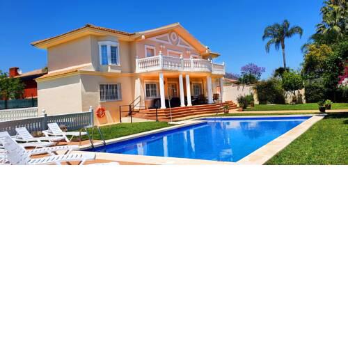 Golden Villa -Costa del Sol -GRATIS 1 Noche más cada 5 noches -Gran Piscina privada -BBQ -WiFi -PLAYA 5 min en coche