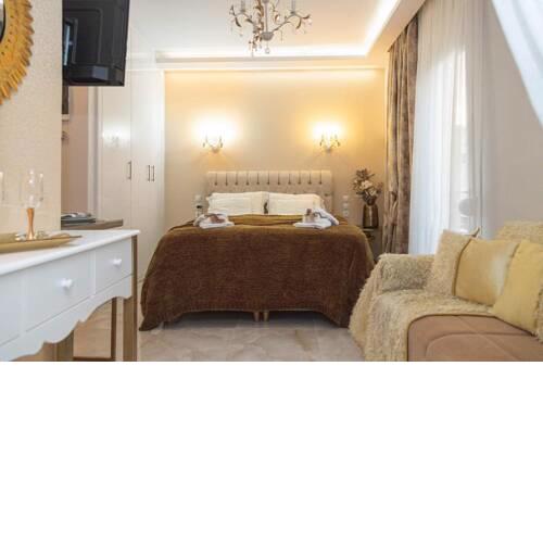 GOLDENSPACE... exquisite central studio
