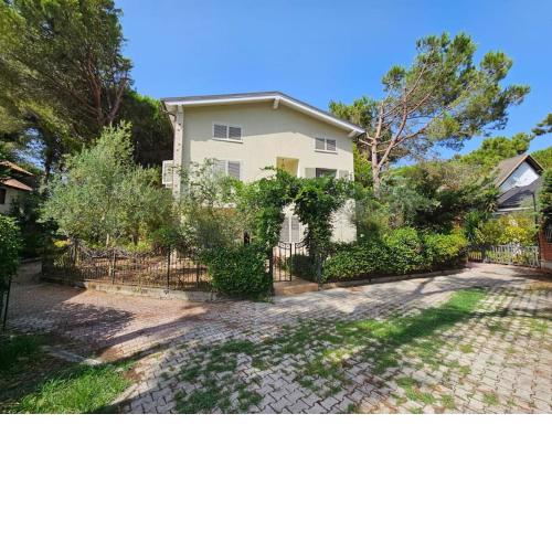 Golem Beach Villa