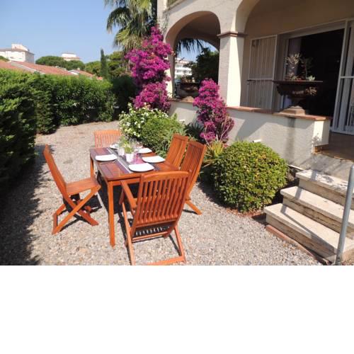 GOLF-Apartamento con jardín y parking cerca del mar en Roses