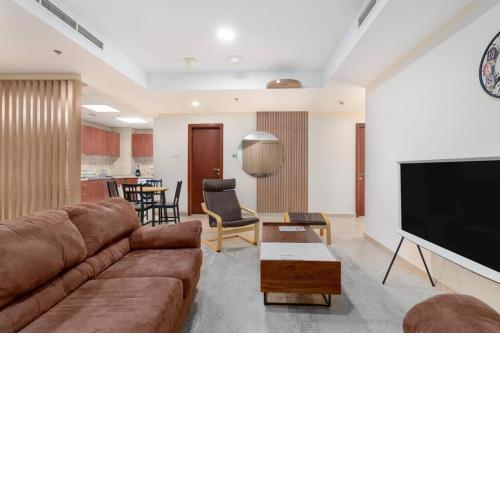 Good location - Pool & Parking
