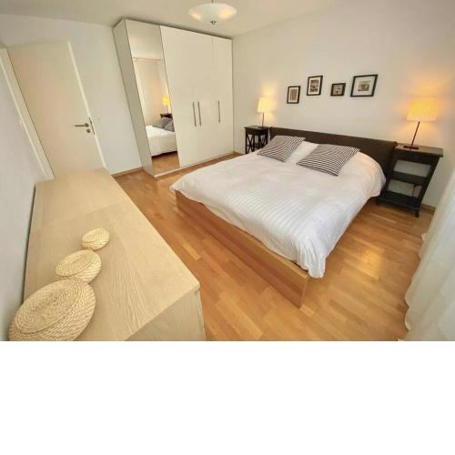 Good location, spacious, comfortable and bright!!