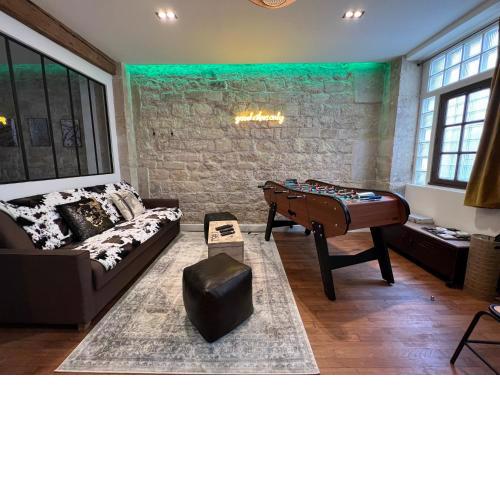 GOOD VIBES Luxurious Loft in Paris 11th, with AC & table football