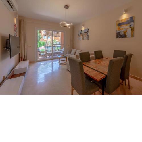 Gorgeous 3BR Townhouse in South Marina. Pool view