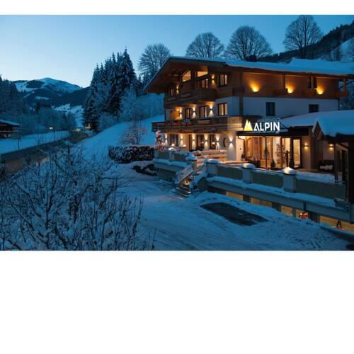 Gorgeous Apartment in Saalbach with Sauna near Ski Slopes